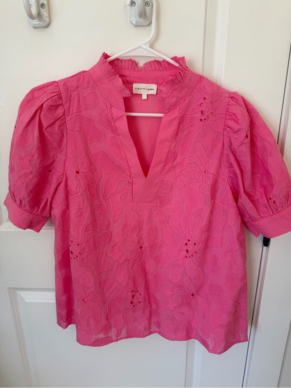 Entro Hot Pink Eyelet Puff Sleeve Blouse, like new! Size M